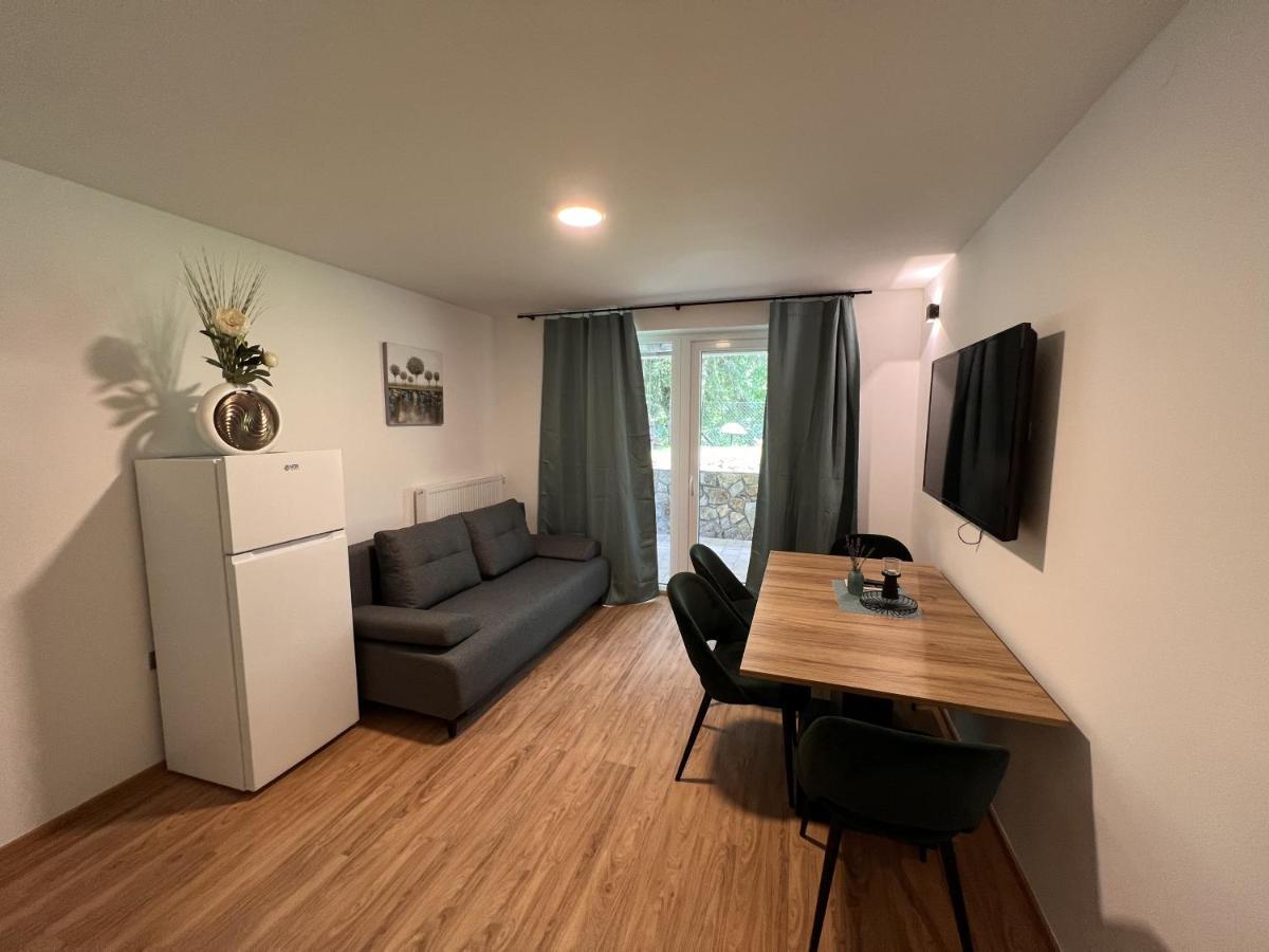 Prenocisca Mraz Apartment เวเลนเย ภายนอก รูปภาพ