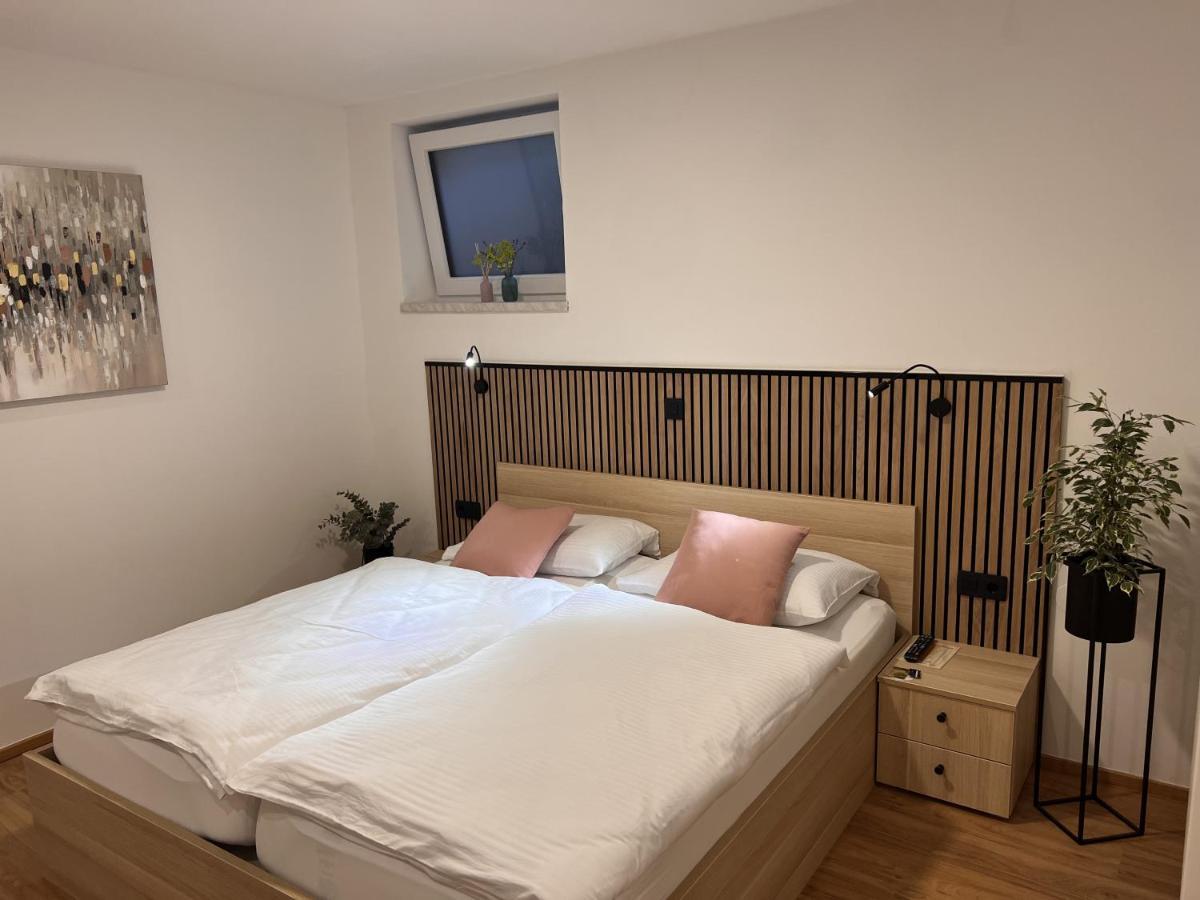 Prenocisca Mraz Apartment เวเลนเย ภายนอก รูปภาพ